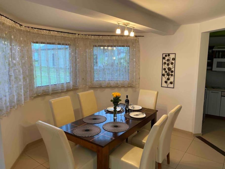 4 Bedroom Family House With Access To A Hot Tub Goczalkowice-Zdroj Luaran gambar